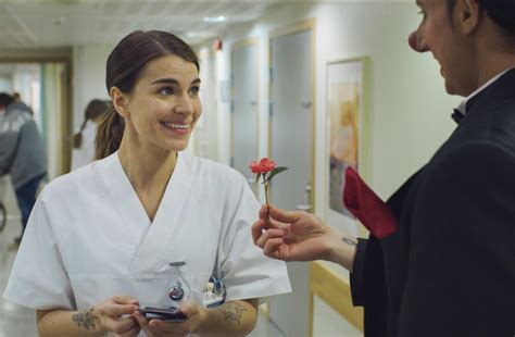 Mads sjøgård pettersen hjem til jul. Stream Hjem til Jul - norsk Netflix juleserie - se ...