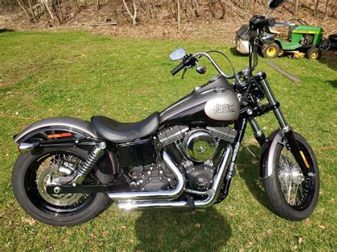 For enhanced comfort the harley davidson dyna stret bob is equipped with a set of preload adjustable front suspensions and a slammed low rear suspension. 2016 Harley-Davidson® FXDB Dyna® Street Bob® (Silver and ...