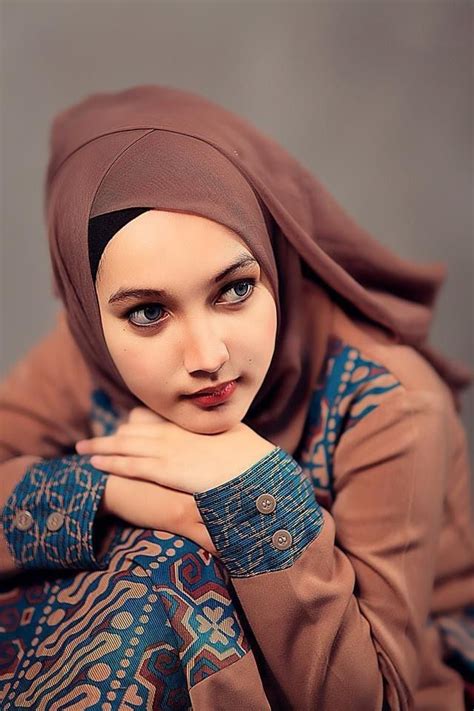 Pin By Unique On Beautiful Muslimahs Beautiful Hijab Arab Girls