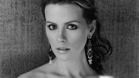 Black And White Picture Of Kate Beckinsale Celebrity Hd Kate Beckinsale
