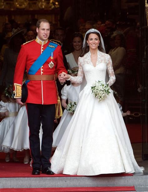 Ste Vedeli Da Je Kate Middleton Nosila Dve Poročni Obleki Redko