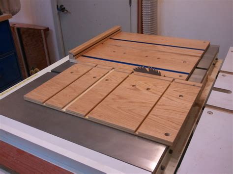 This table saw fence system will be a huge improvement and will make using your saw a pleasure instead of a chore. Download Free Plans - Table Saw Crosscut Sled | Newcastle Woodworking