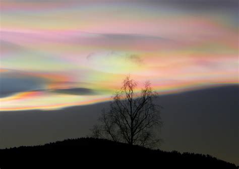 Two Extremely Rare Cloud Formations Spotted In Uk Skies The Science