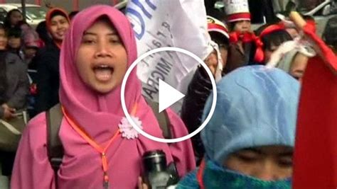 Hundreds Demand Justice For Abused Indonesian Maid The New York Times