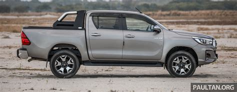 Toyota Hilux 28l Versus Mitsubishi Triton 24l Which One Of The Two