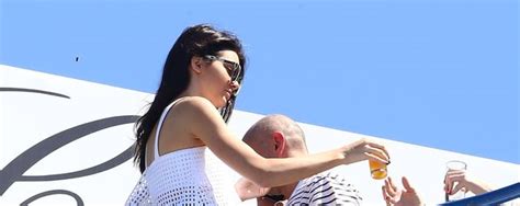 Check spelling or type a new query. Nach Party-Sause: Kendall Jenner ungeschminkt in Cannes ...