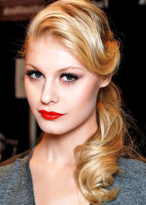 Here is the list of the new and simple. 25 Vintage Hairstyles Of The Rich and Famous