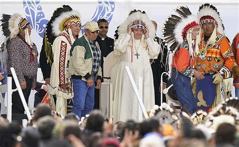 Pope In Headdress Stirs Deep Emotions In Indian Country Navajo Hopi
