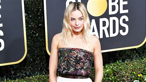 Margot Robbie At The 2020 Golden Globes She Stuns In A Glamorous Look Hollywood Life