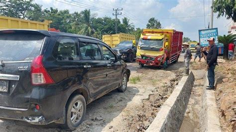 Kecelakaan Di Oku Timur Avanza Vs Truk Adu Kambing Mobil Sampai
