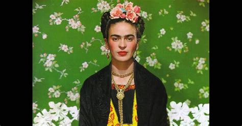 Os Penteados Com Flores E Fitas De Frida Kahlo Frida Kahlo Frida Kahlo Style Vogue