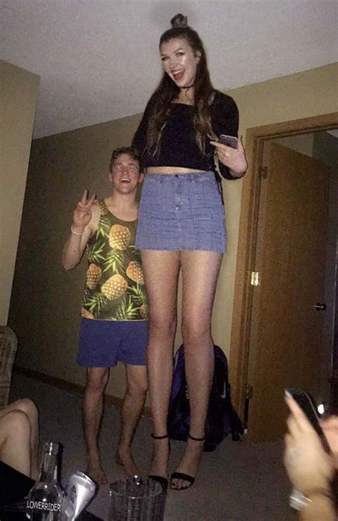 Tall Girl Short Guy Tall Guys Short Girls Nice Clothes For Men College Girl Outfits Tiny