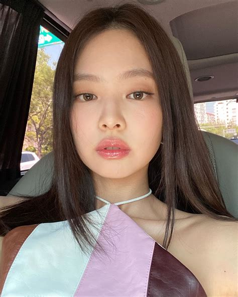Nhìn giá trang sức của blackpink mà muốn xỉu ngang luôn á! 8 Times BLACKPINK's Jennie Wore Light Versus Heavy Makeup ...