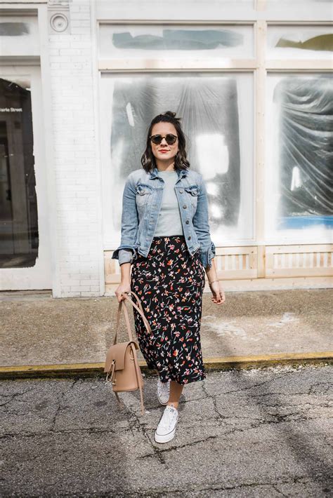 How To Wear A Denim Jacket Denim Jacket With Dress Fashion Outfits Modest Outfits