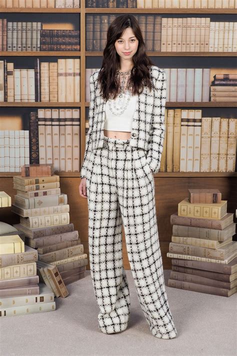 Discover the exhibition mademoiselle privé by chanel, as if you were there!diamonds to die for, 3d printed suits. AYAMI NAKAJO at Chanel Haute Couture Fall/Winter 2019/2020 ...