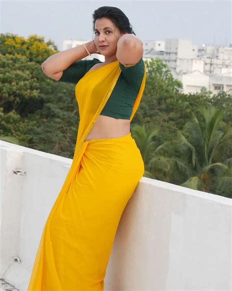 Kochi Model Shanaya Shanu Looks Chubby And Hot In Saree Desi Girlz