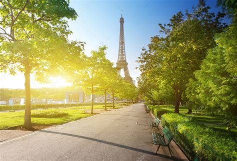 Sunny Morning And Eiffel Tower Paris France — Stock Photo © Iakov