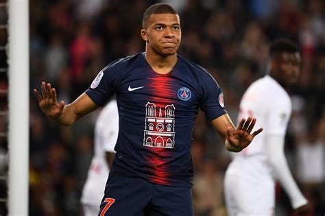 « l'ambition, c'est l'endroit vers lequel on se sent capable d'aller. Sponsors, image... comment Mbappé est devenu une cash-machine