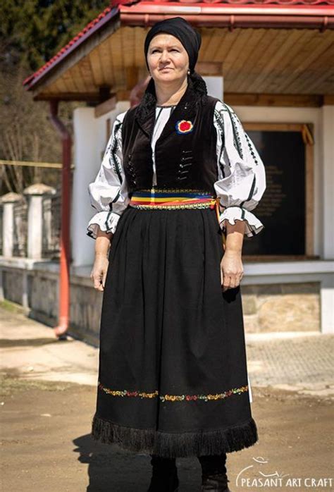 romanian traditional costume from the land of făgăraș transylvania transylvania românia