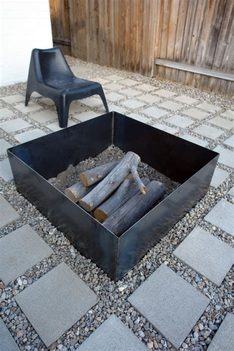 Ever since we moved in, i have wanted to create a trail that led i read some basic info on how to safely make a campfire area and got at it. 20 Stunning DIY Fire Pits You Can Build Easily - Home And ...