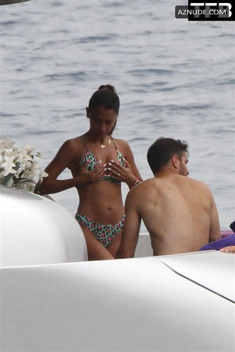 Antonela Roccuzzo Sexy Seen Flaunting Her Hot Bikini Body On A Boat With Lionel Messi In Ibiza