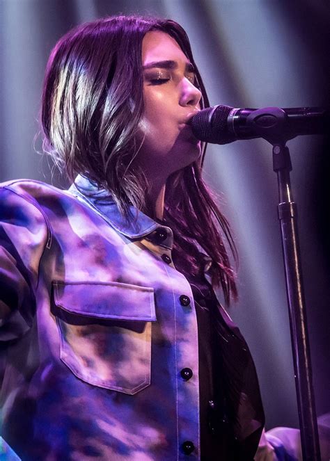 A woman is kidnapped by a stranger on a routine flight. Female Pop Singers Dominate Top 40 Charts | Kings of A&R