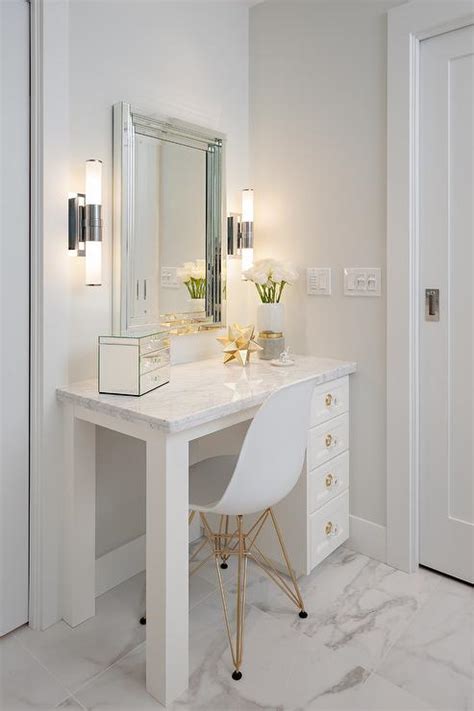 At glamour makeup mirrors, we are proud of the range, versatility, and customer support that we offer when you choose to buy a makeup vanity table with lighted mirror from us. Glam Makeup Vanity - Mugeek Vidalondon