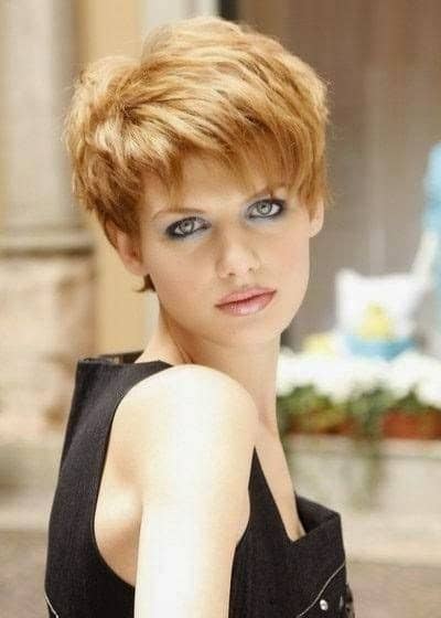 Coupe De Cheveux Court Femme 60 Ans Avec Lunettes