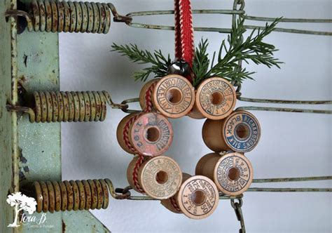 Vintage Thread Spool Mini Wreath How To Mini Wreath Diy Diy Yarn