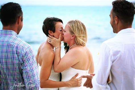 18 Electric Wedding Kisses That Will Leave You Weak In The Knees Huffpost Life
