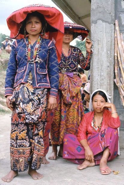 ᜀᜅ ᜀᜃᜅ ᜋᜄᜈᜇᜅ ᜊᜈᜐ Tboli women Mindanao Philippines