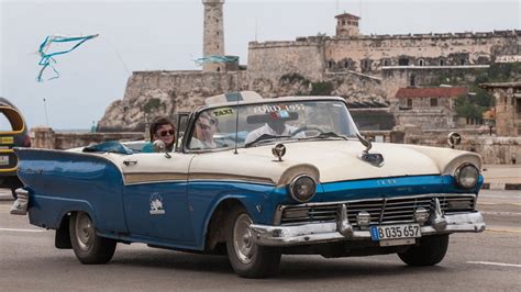 Los Carros Antiguos En Las Calles De Cuba Youtube