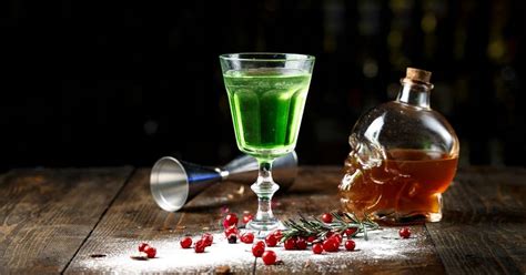 25 Best Absinthe Cocktails You Must Give A Try 🍸