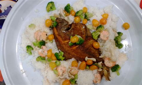Ada juga perkataan sinonim dan berkaitan dengannya ada dipaparkan di sini. Makan dalam dulang - Cerita Ita