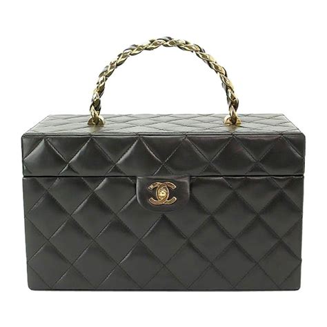 What do you think of the chanel vanity case?to enter my giveaway please follow these rules:1. Extremely Rare Vintage Chanel Makeup Vanity Case Bag For ...