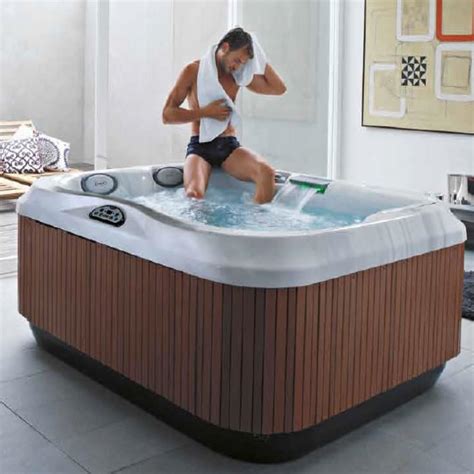 J 315 Jacuzzi Hot Tub 2 3 Person Lounge Wittering West Kettering Northants