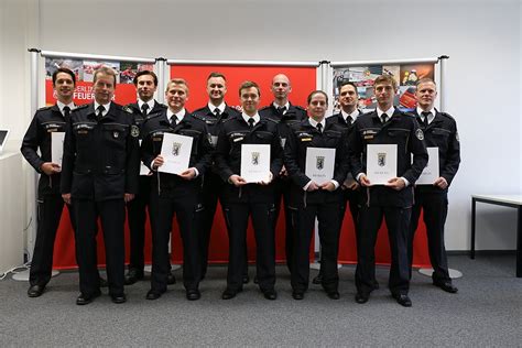 Check spelling or type a new query. Berliner Feuerwehr - Ernennung künftiger Führungskräfte