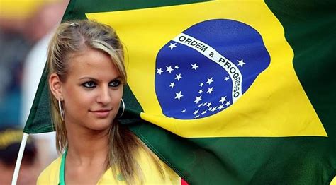 ワールド カップ ブラジル 2014 セクシーな熱い女の子のフットボールのファン、世界の美しい女性の支持者。かなり素人の女の子、写真、写真