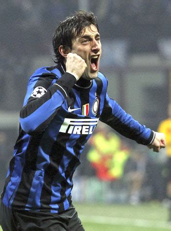 Inter) ويعرف كذلك في خارج إيطاليا باسم إنتر ميلان. التربية البدنية لكرة القدم: انتر ميلان 2-1 تشيلسي