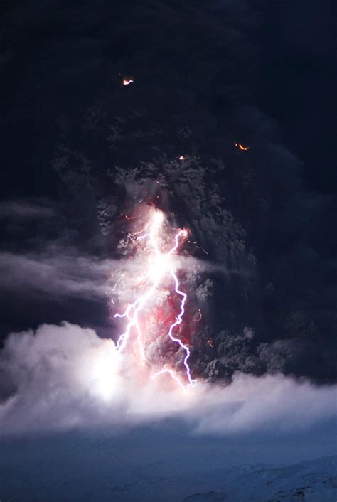 Interesting Photo Of The Day Volcanic Lightning In Iceland