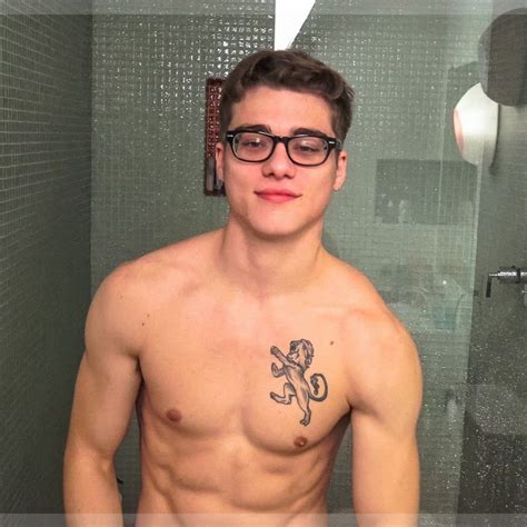 Blake Mitchell Defines Cute And Sexy Scrolller