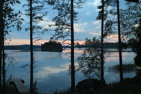 Finlândia, no norte da europa e tem fronteiras com a rússia a leste, ao norte da noruega e na suécia, a oeste. O lindo verão finlandês que muda as pessoas ...
