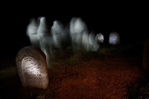 Real Cool Pics Ghosts At The Cemetery