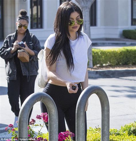 Kylie Jenner Flashes Her Midriff In White Cropped T Shirt And Black Leggings Daily Mail Online