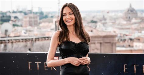 Angelina Jolie Flaunts Stunning Legs In Daring Thigh Slit White Gown Celebtrends