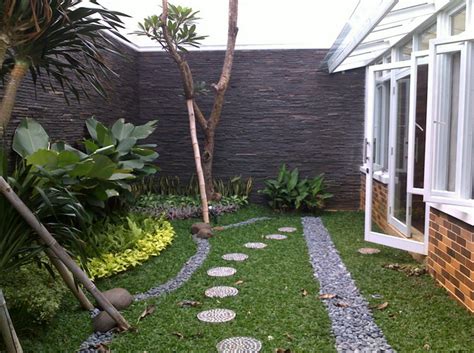 Banyak perumahan yang menyediakan rumah minimalis, namun terkadang tidak menyediakan taman di halaman. Foto Desain Taman Di Belakang Rumah Terbaru 2016