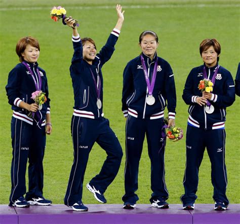 エルザは何とかそれはそこに行くことができない叫んだ。 しかし、彼女の兄は、耳を傾け、入力したかったが、エルザが開始されていませんしませんでした。 彼女は去ることはできません1と述べた。 ドアは閉じスラムと10年の開きません。 彼らは先に行って. なでしこジャパン - 五輪美女フォトギャラリー ロンドン五輪 ...