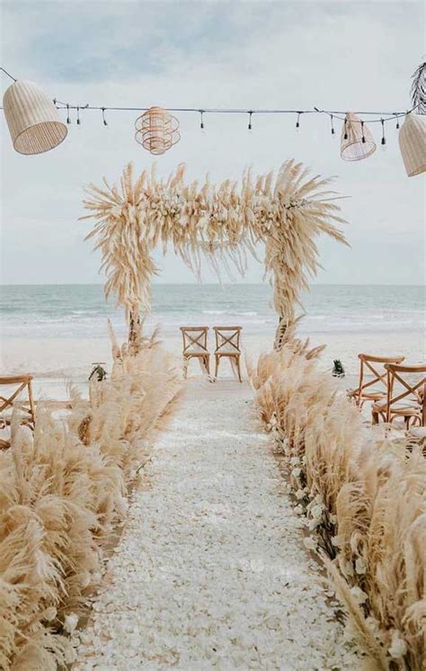 These Fab Boho Wedding Altars Arches And Backdrops That Make Us Swoon 9