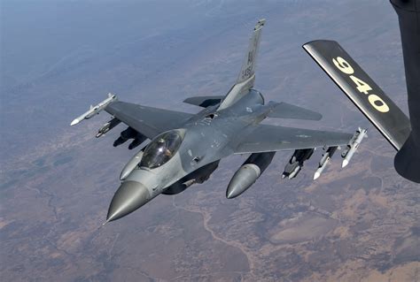 28th Ears Refuels F 16s Over Iraq