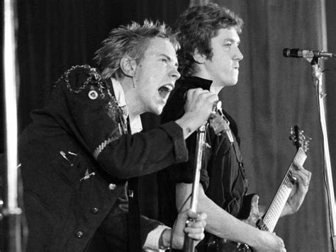 sex pistols steve jones admits he doesn t like his band s music anymore